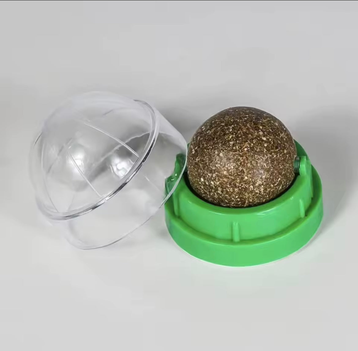 🐱 Bola de Catnip con Tapa Protectora – ¡Diversión Natural para tu Gato!